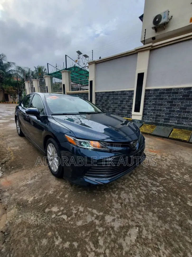 Toyota Camry LE FWD (2.5L 4cyl 8AM) 2018 Blue
