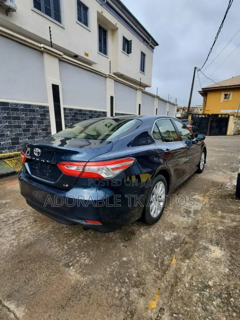 Toyota Camry LE FWD (2.5L 4cyl 8AM) 2018 Blue