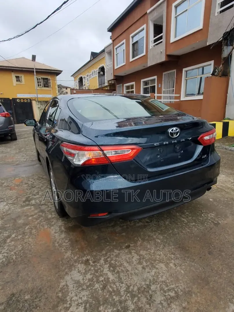 Toyota Camry LE FWD (2.5L 4cyl 8AM) 2018 Blue