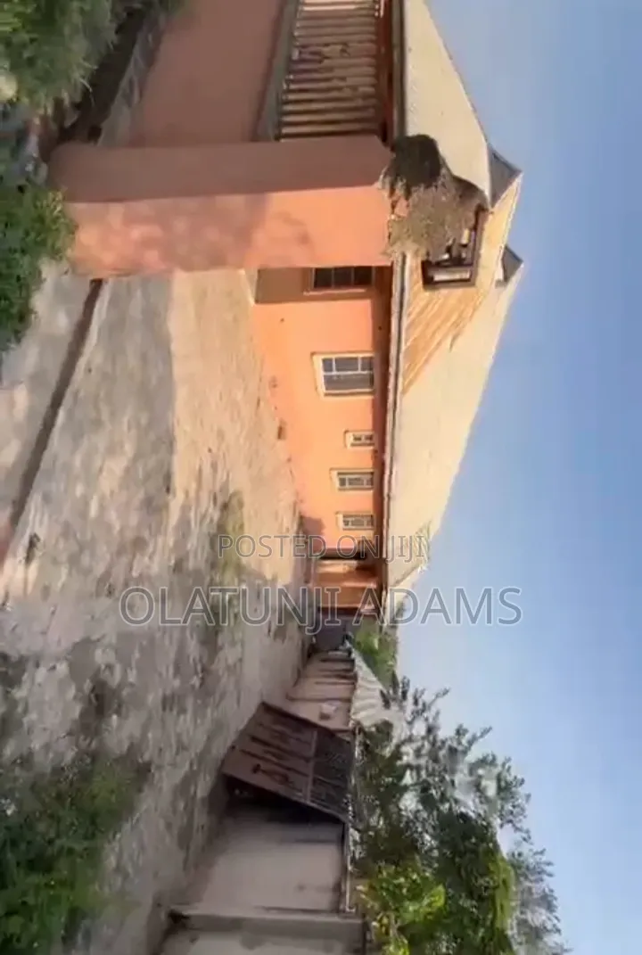 6bdrm Block of Flats in School Area Oke, Osogbo for sale