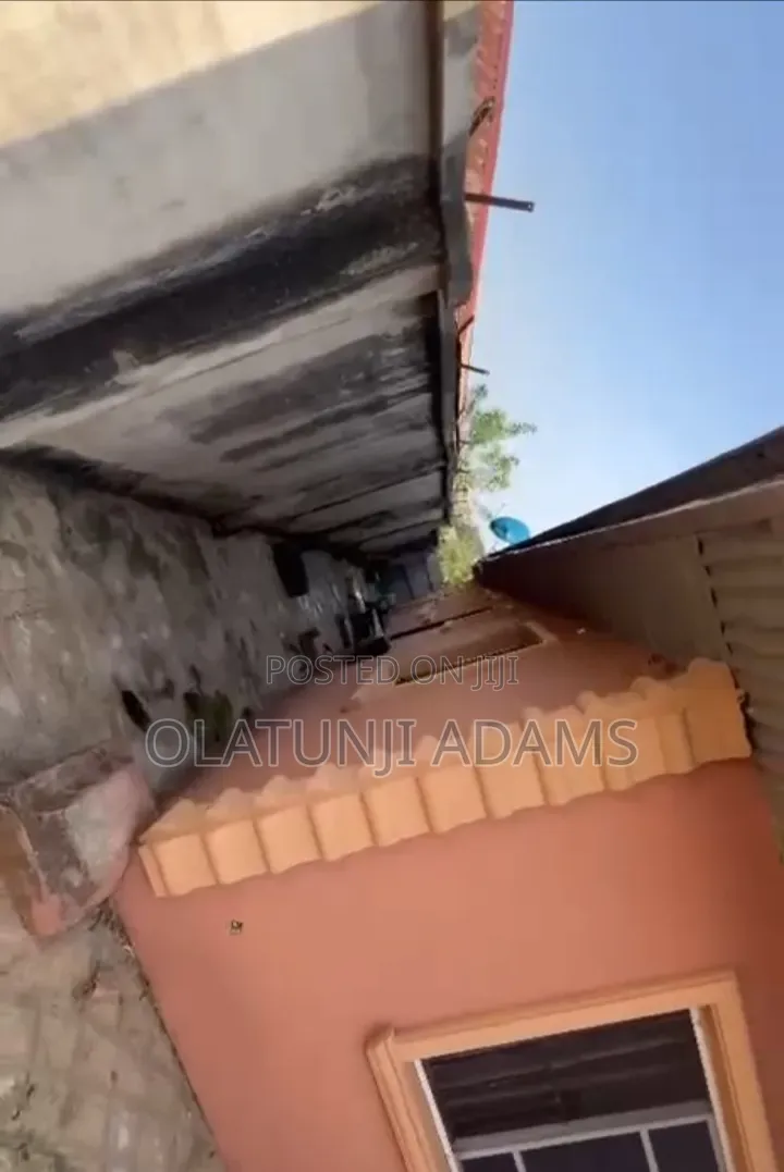 6bdrm Block of Flats in School Area Oke, Osogbo for sale