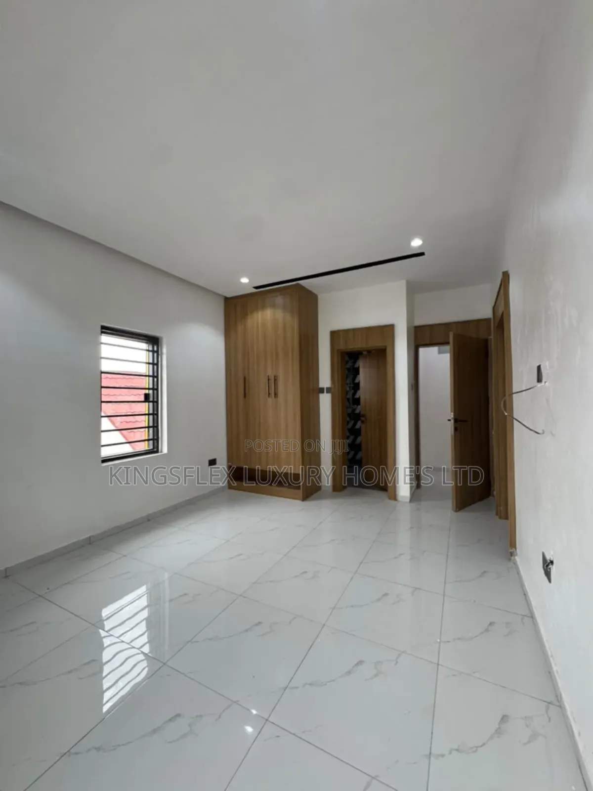 5bdrm Duplex in Estate, Lokogoma for sale