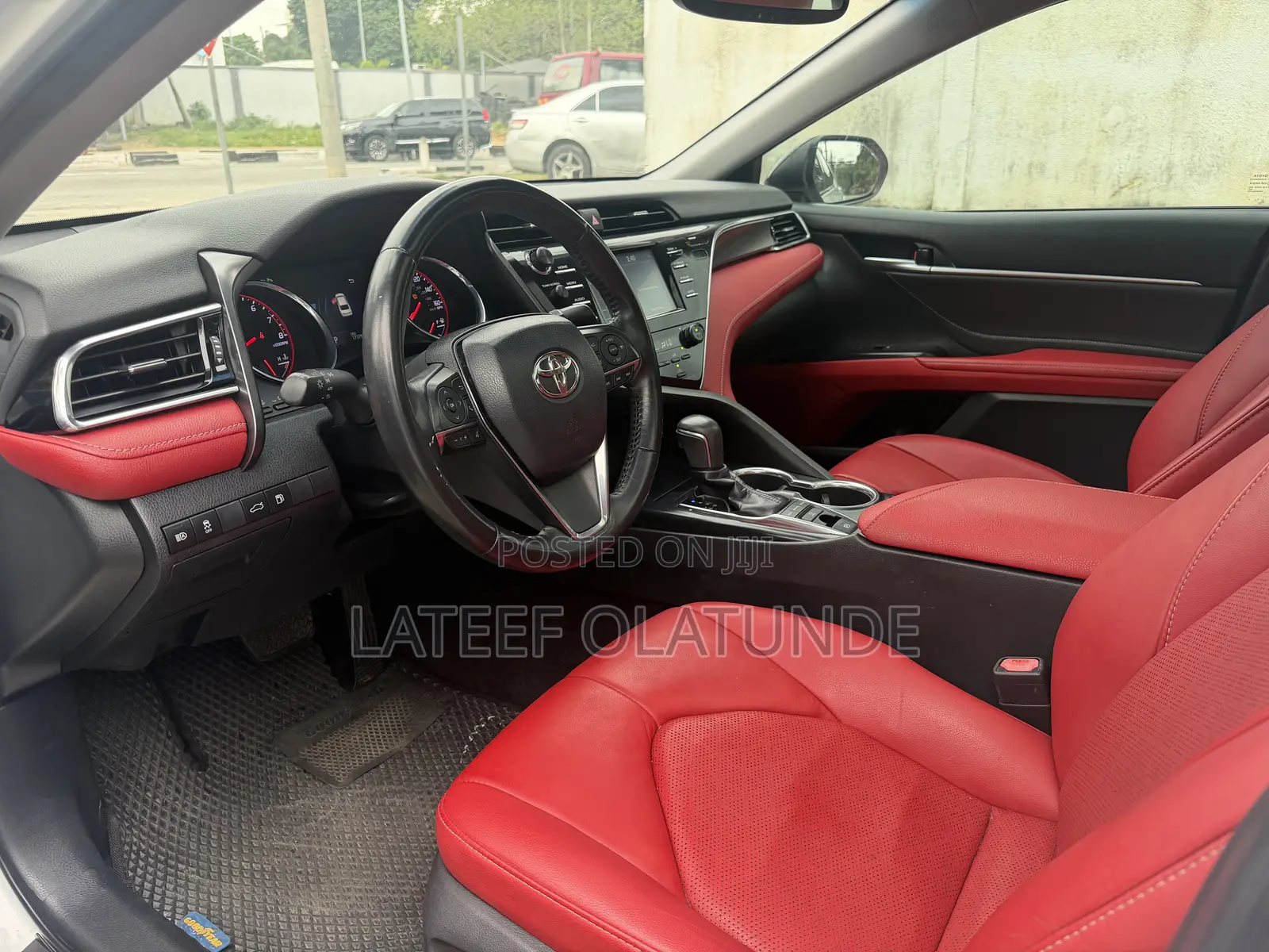 Toyota Camry XSE (2.5L 4cyl 8A) 2019 White