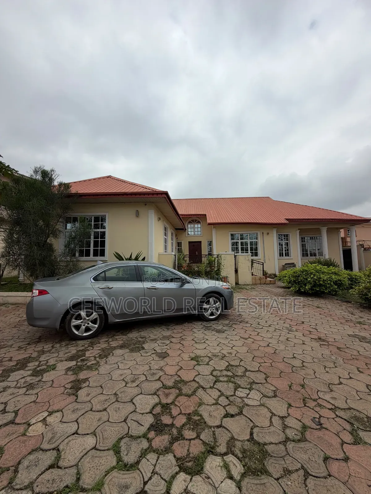 Spacious 5 Bedroom Bungalow Self Compound at Ring Road
