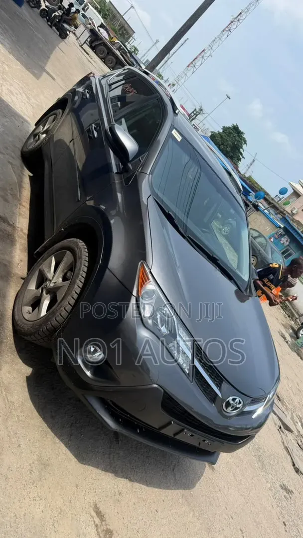 Toyota RAV4 Limited 4dr SUV AWD (2.5L 4cyl 6A) 2015 Gray
