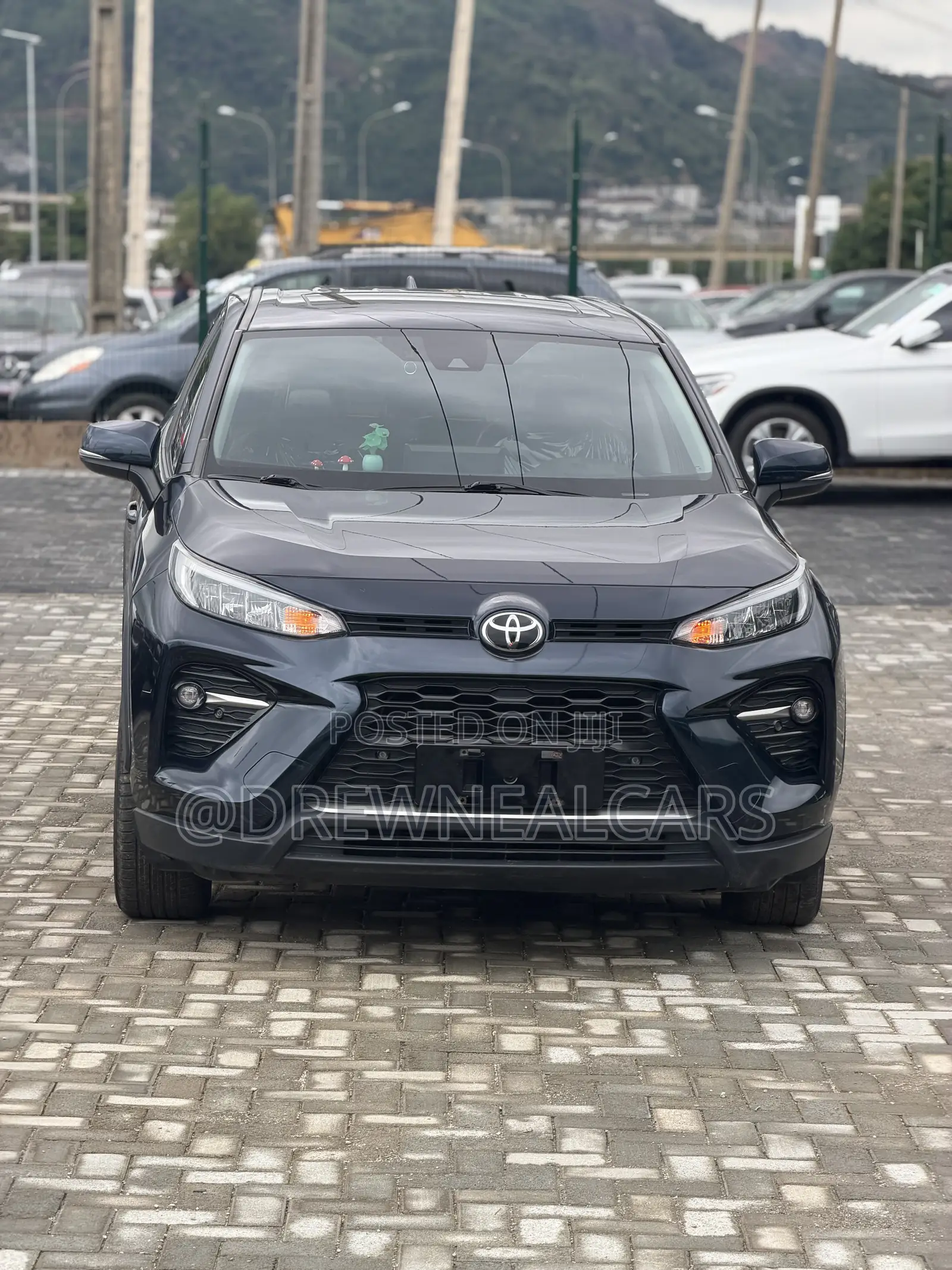Toyota RAV4 XLE Premium FWD 2023 Black