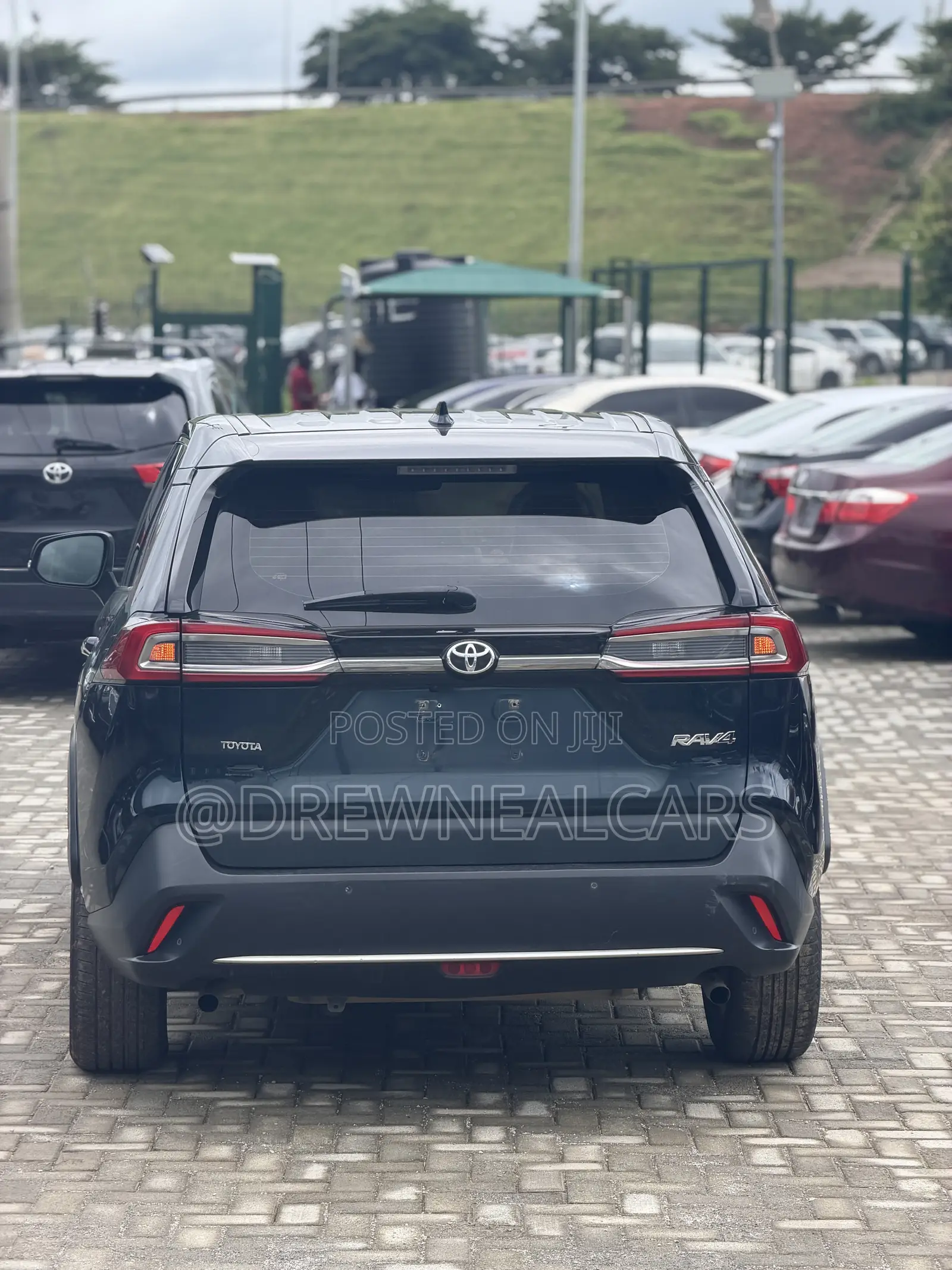 Toyota RAV4 XLE Premium FWD 2023 Black
