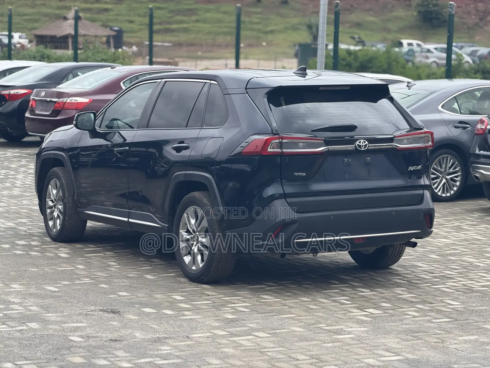 Toyota RAV4 XLE Premium FWD 2023 Black