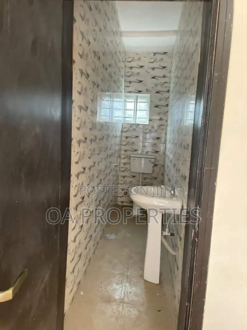 2bdrm Block of Flats in Ikolaba Gra Ibadan for rent