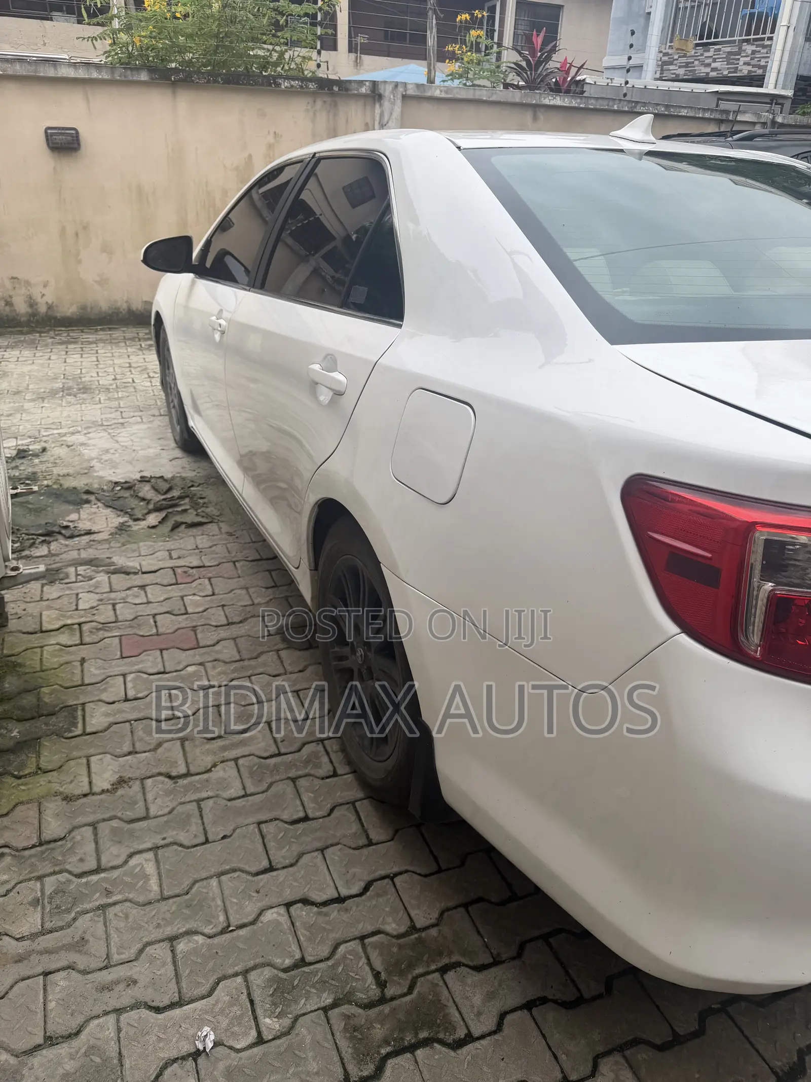 Toyota Camry XLE 4dr Sedan (2.5L 4cyl 6A) 2013 White