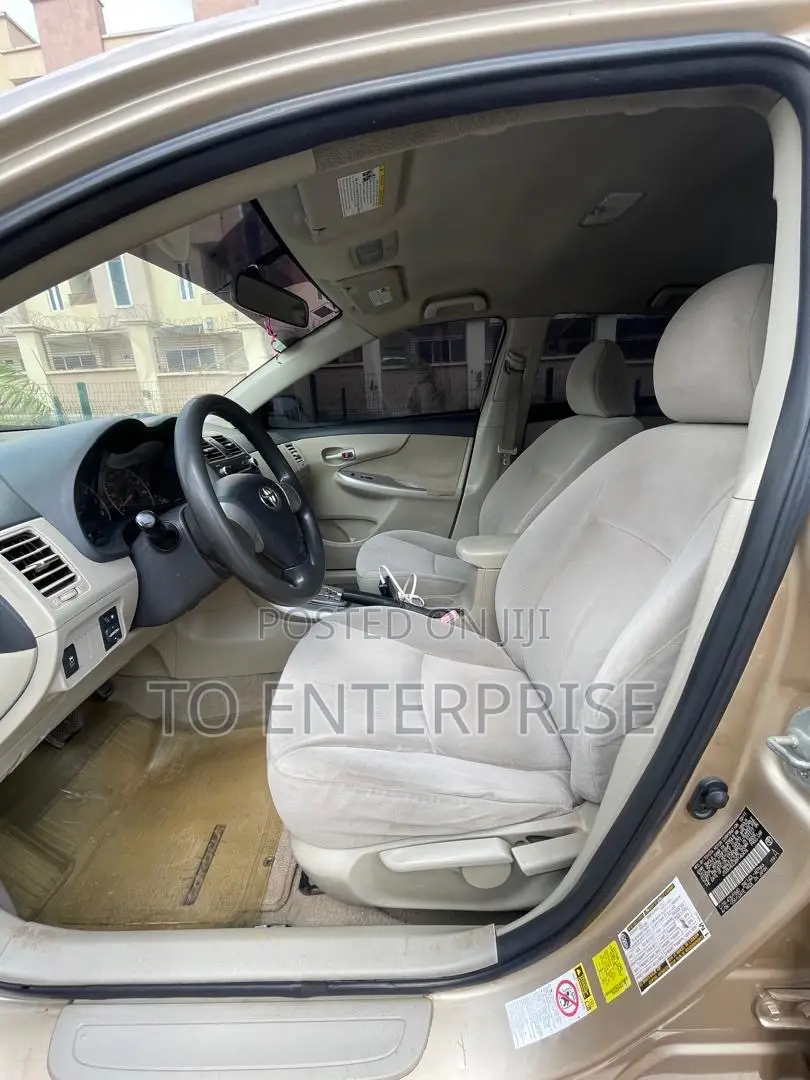 Toyota Corolla 2011 Gold