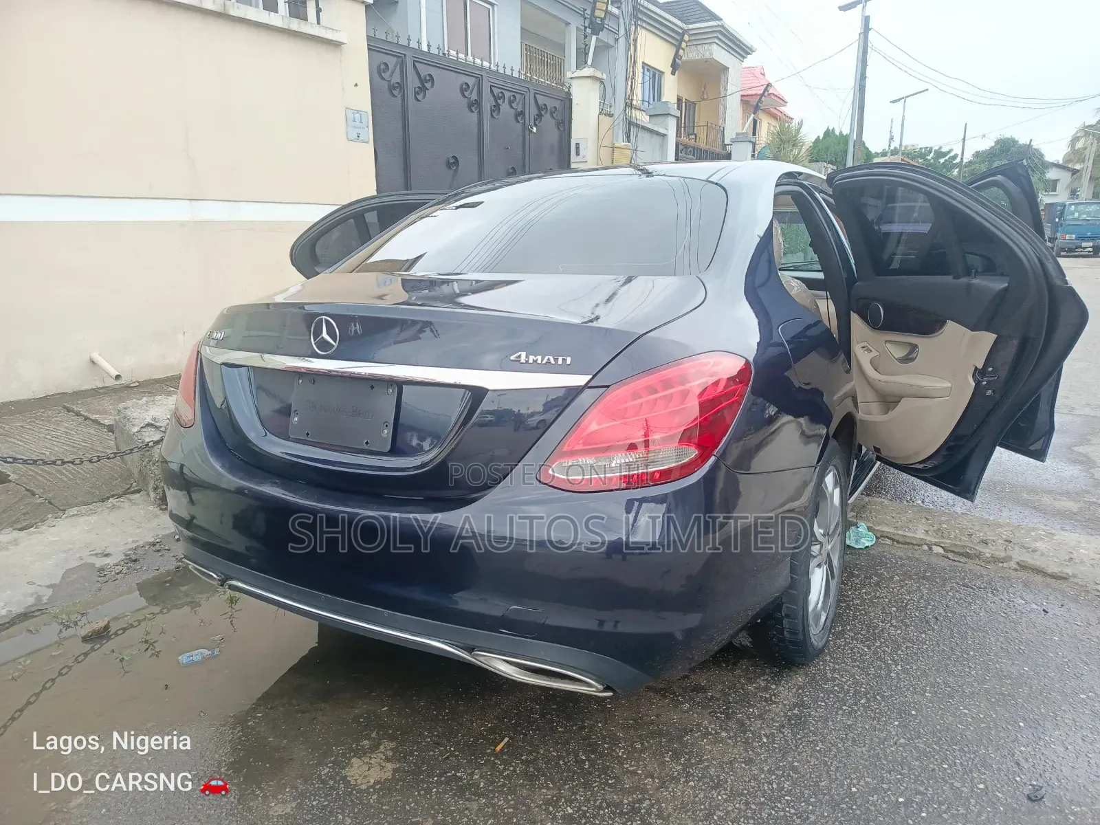 Mercedes-Benz C300 2016 Blue