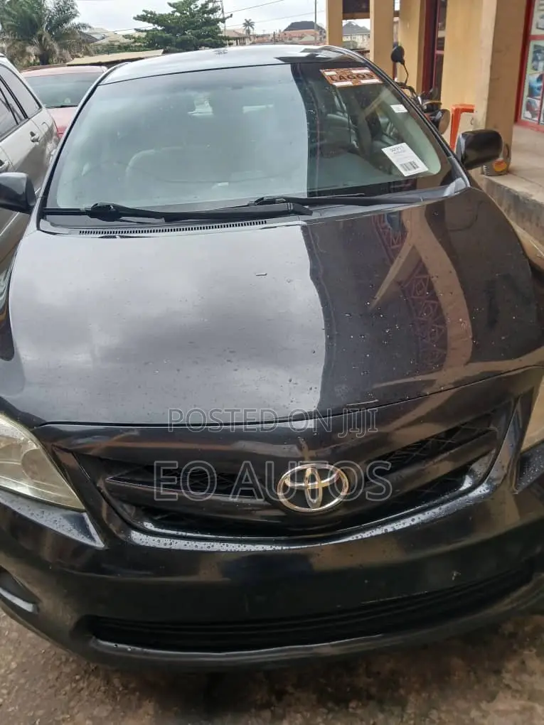 Toyota Corolla LE 4dr Sedan (1.8L 4cyl 4A) 2012 Black