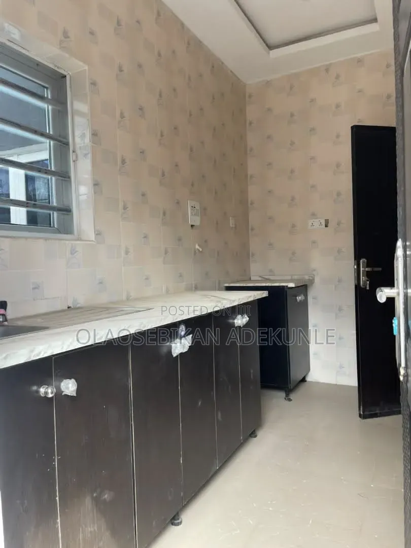 2bdrm Block of Flats in Ikolaba Estate, Bodija for rent