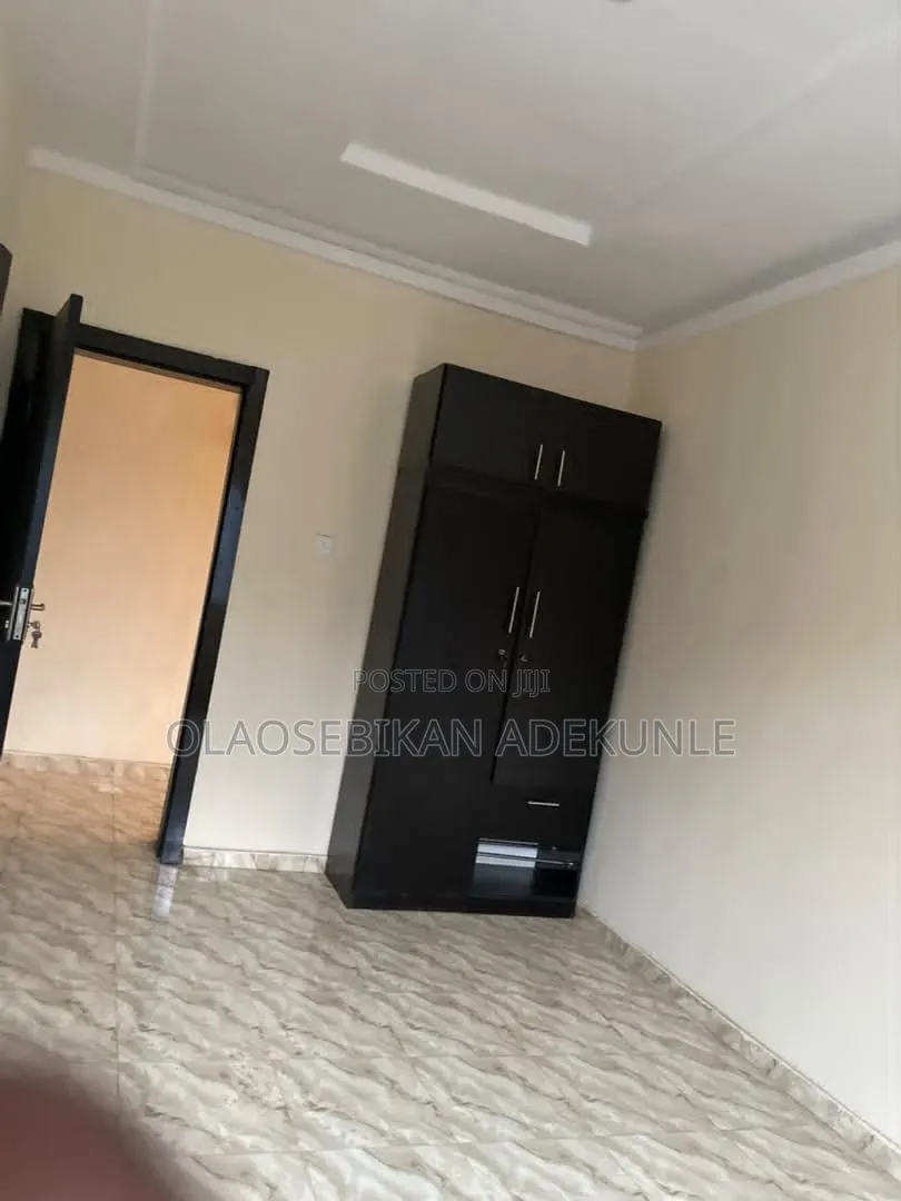 2bdrm Block of Flats in Ikolaba Estate, Bodija for rent