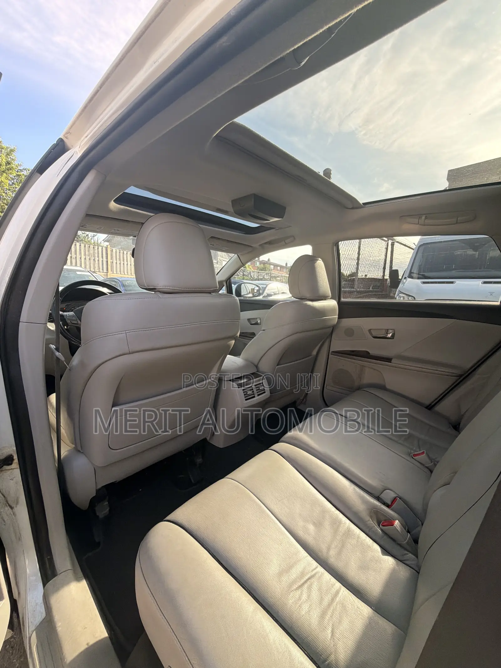 Toyota Venza XLE 2010 White
