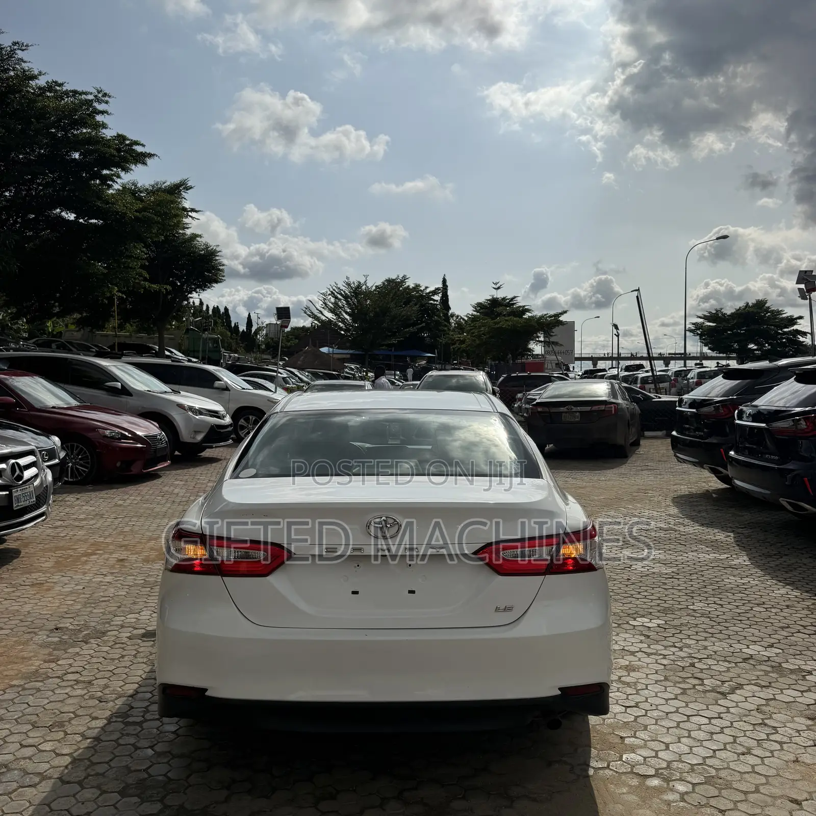 Toyota Camry 2018 White