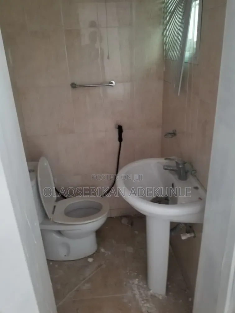 3bdrm Block of Flats in Liberty Academy Opp, Akala Express for sale