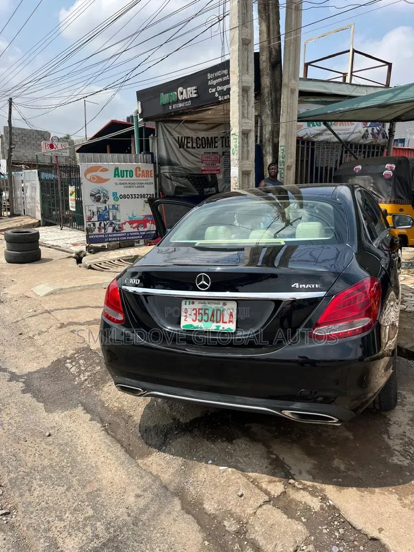 Mercedes-Benz C300 2016 Gray
