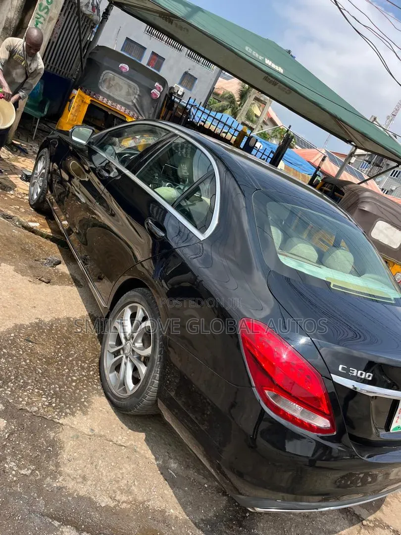 Mercedes-Benz C300 2016 Gray
