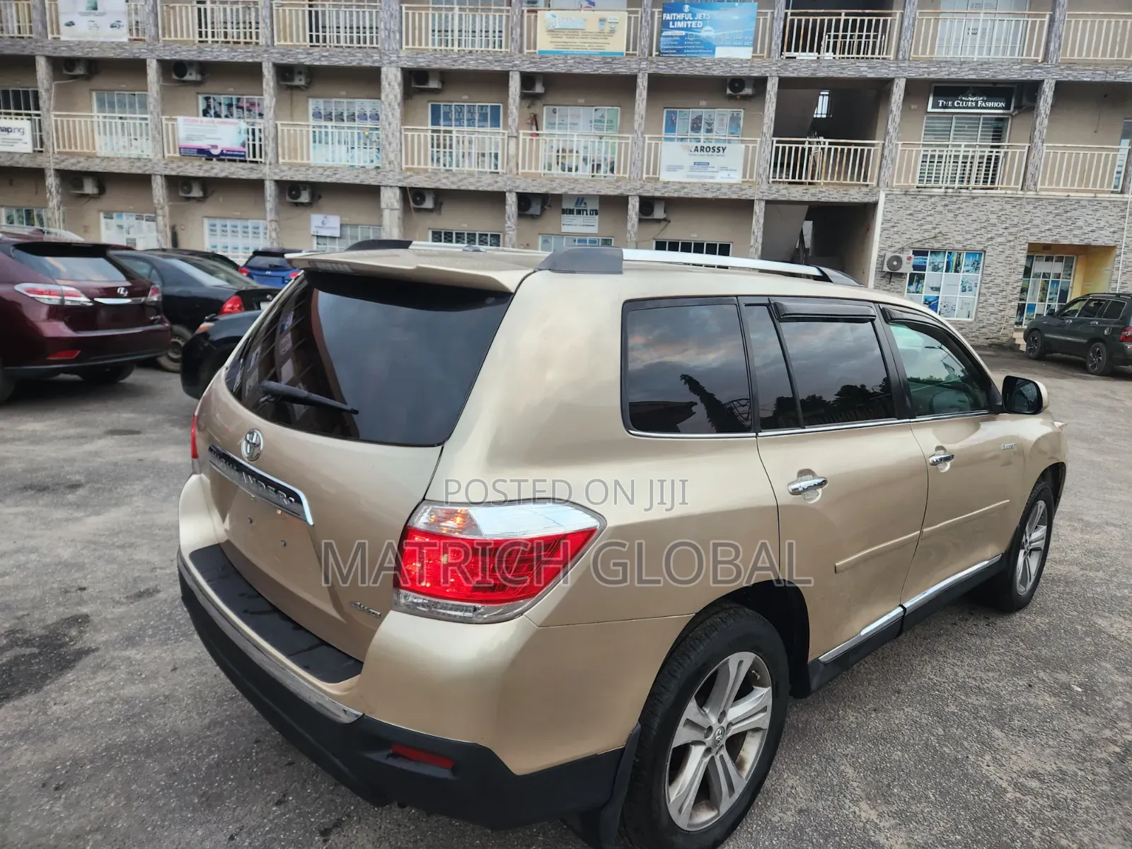 Toyota Highlander Limited 2011 Gold