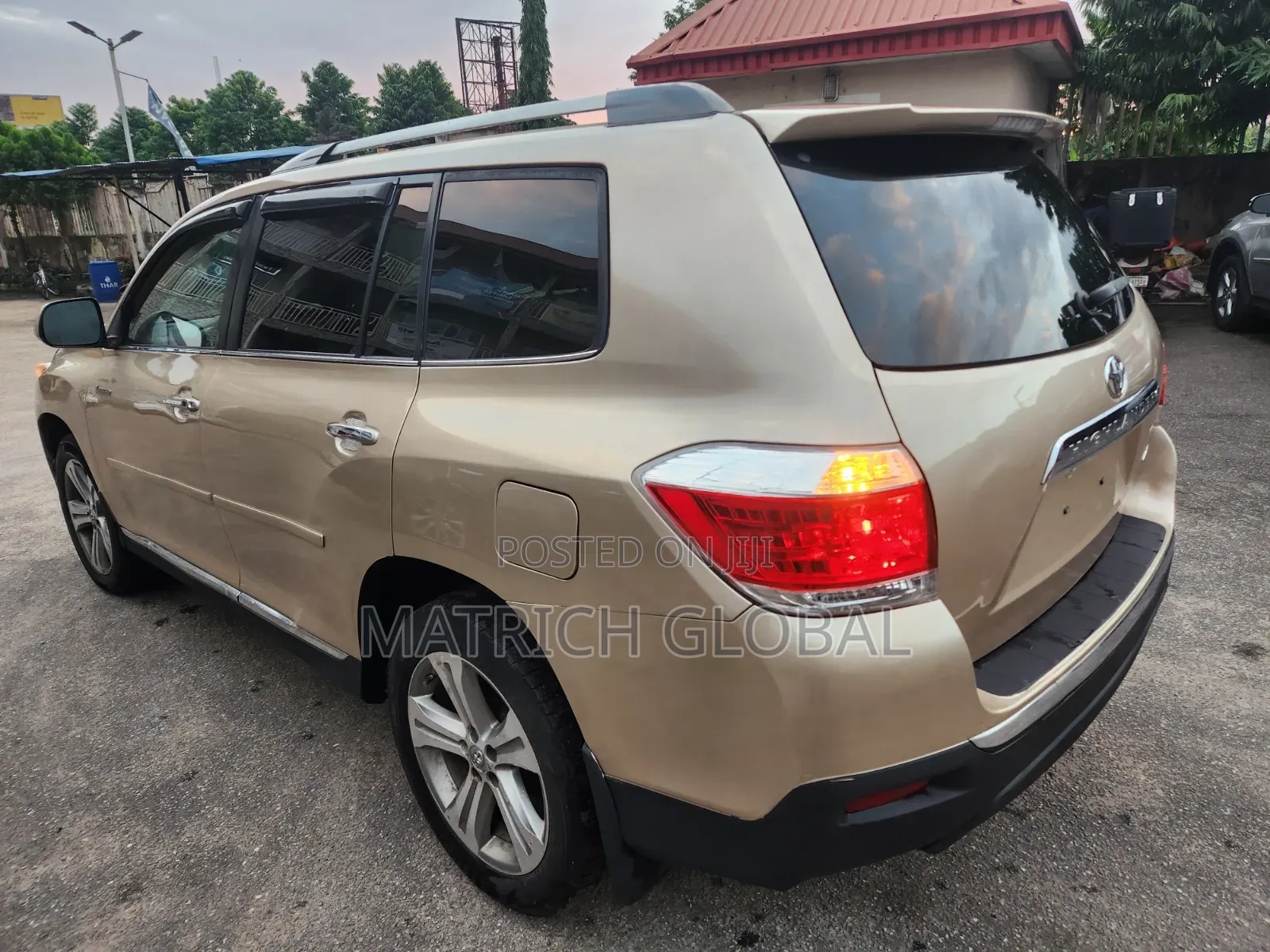 Toyota Highlander Limited 2011 Gold