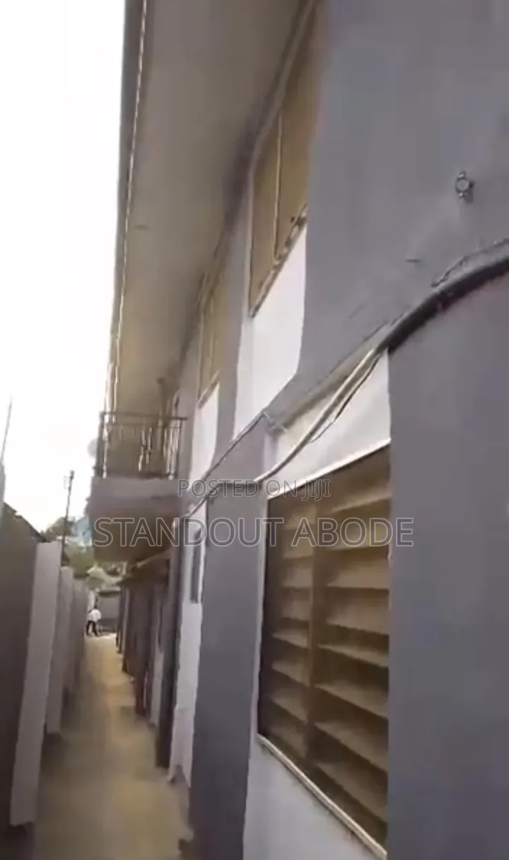 3bdrm Block of Flats in Good Location, Abaranje for sale