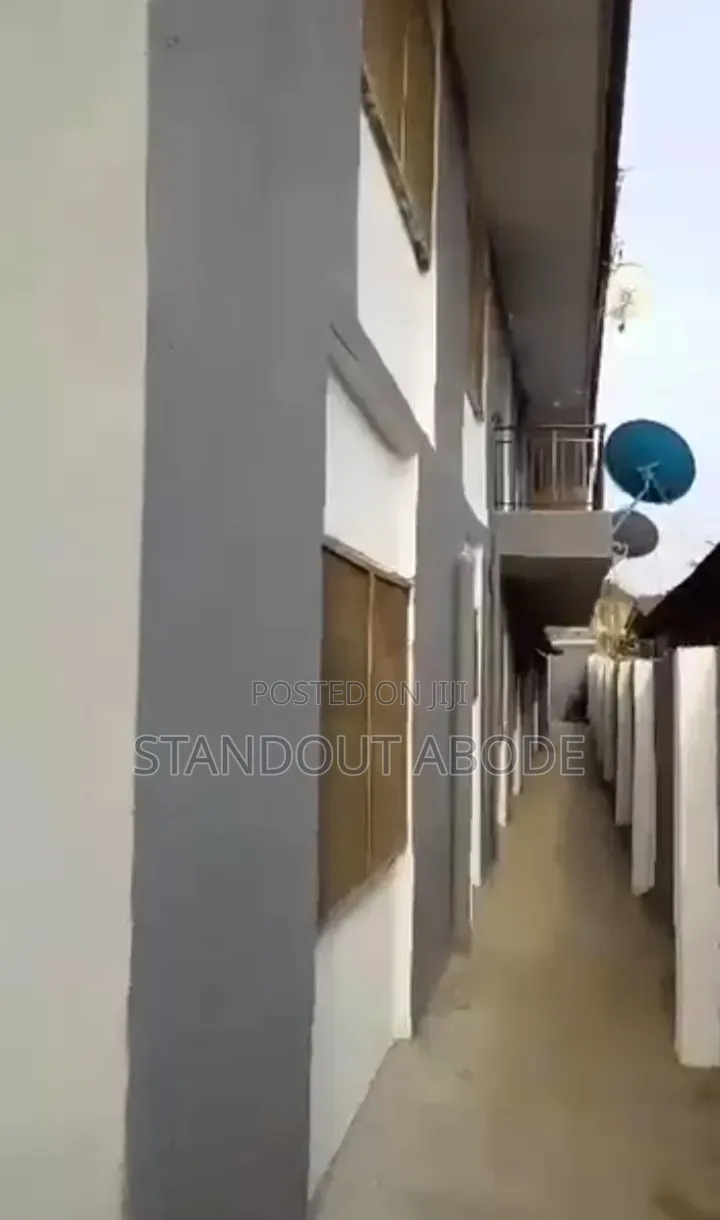 3bdrm Block of Flats in Good Location, Abaranje for sale