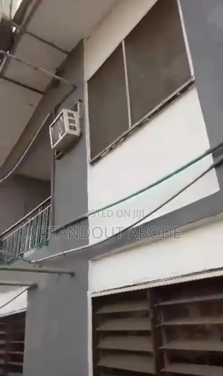 3bdrm Block of Flats in Good Location, Abaranje for sale