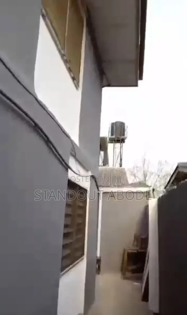 3bdrm Block of Flats in Good Location, Abaranje for sale