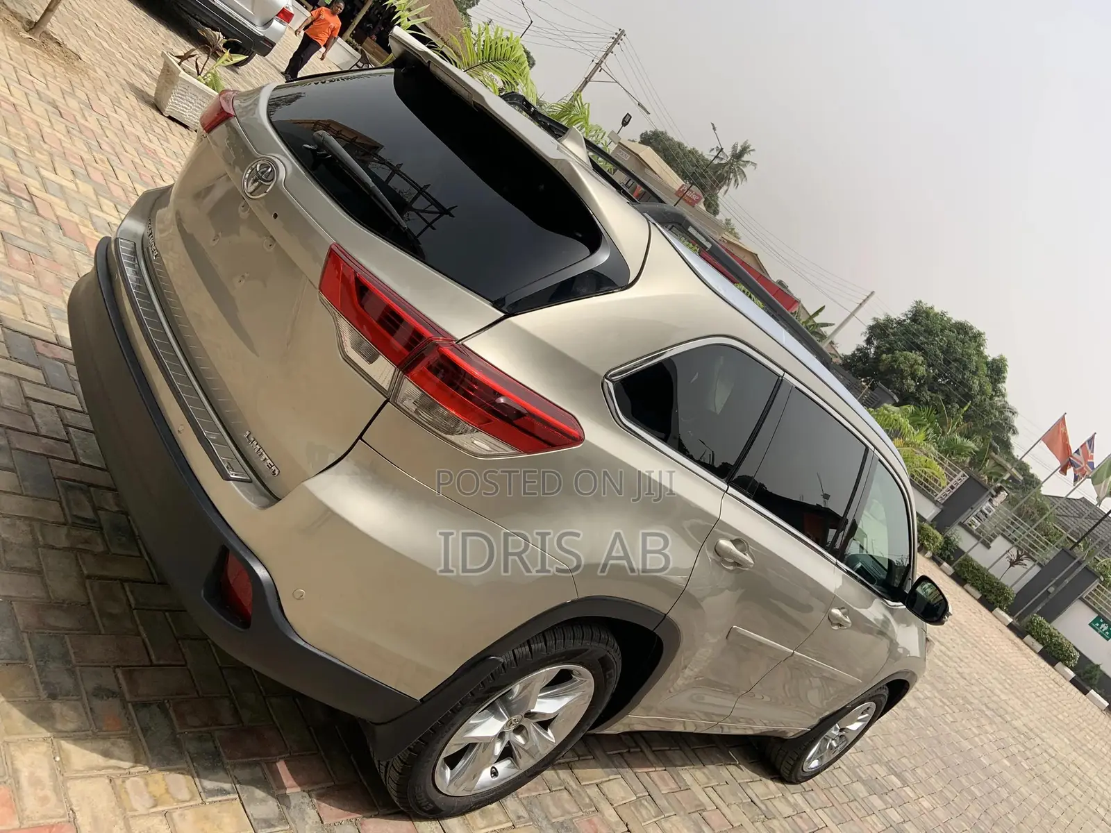 Toyota Highlander Limited 4dr SUV (3.5L 6cyl 6A) 2015 Gold