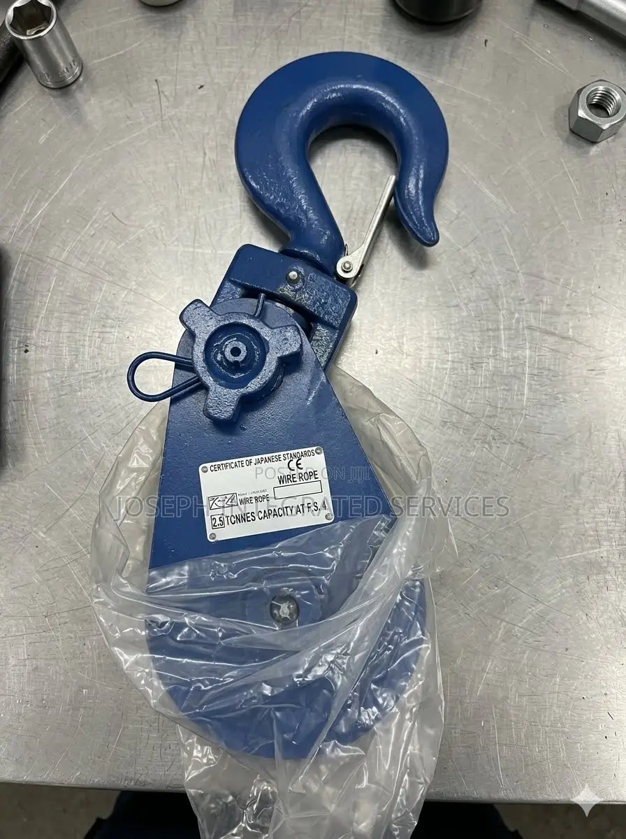 Heavy-Duty Snatch Block With a Swivel Hook