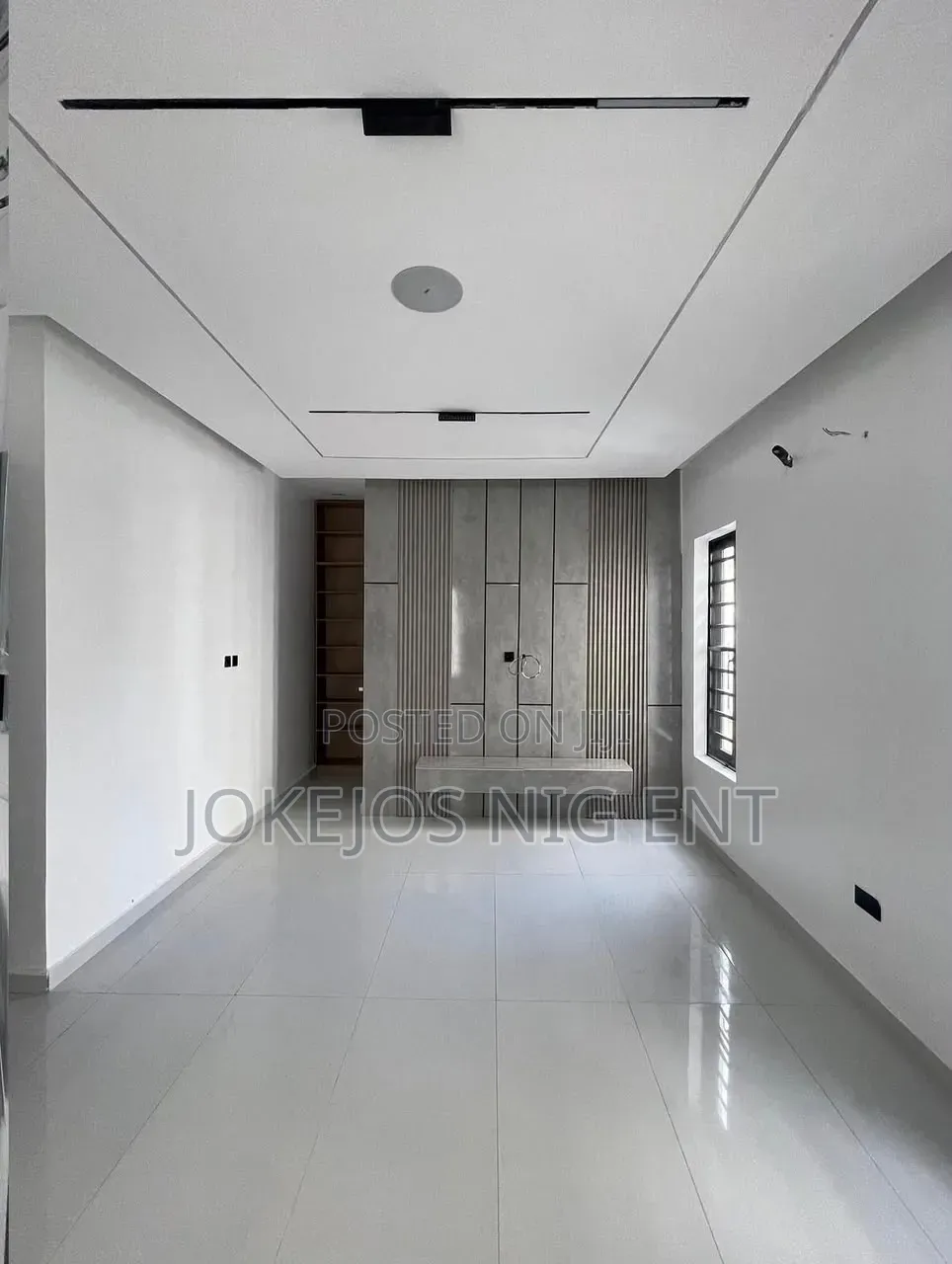 6bdrm Duplex in Chevron Drive for sale