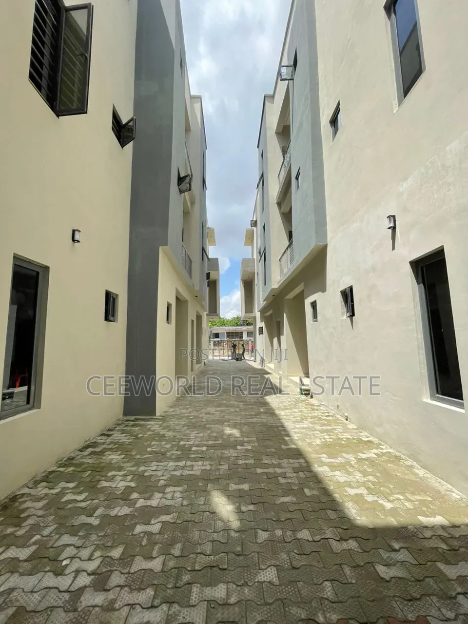 2bdrm Block of Flats in Old Bodija Awosika for sale