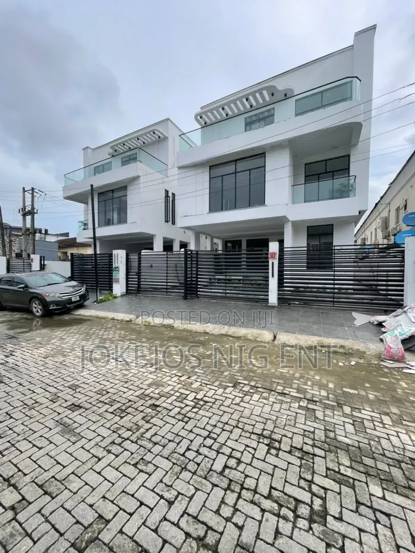 5bdrm Duplex in Chevron Drive for sale