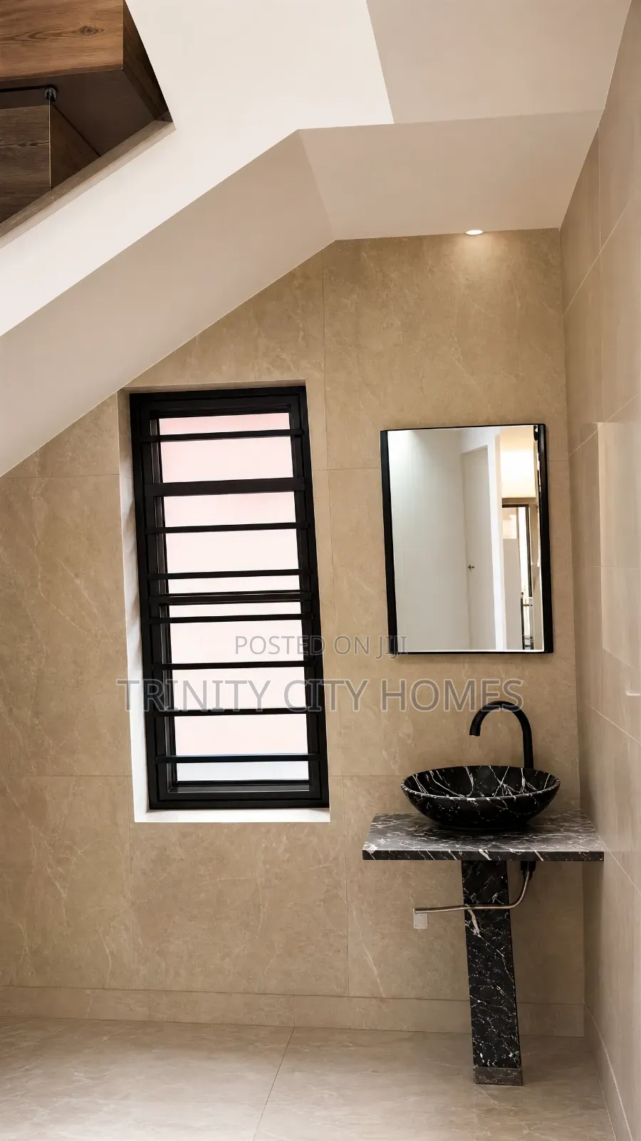 5bdrm Duplex in Heritage Estate, Lekki Phase 1 for sale