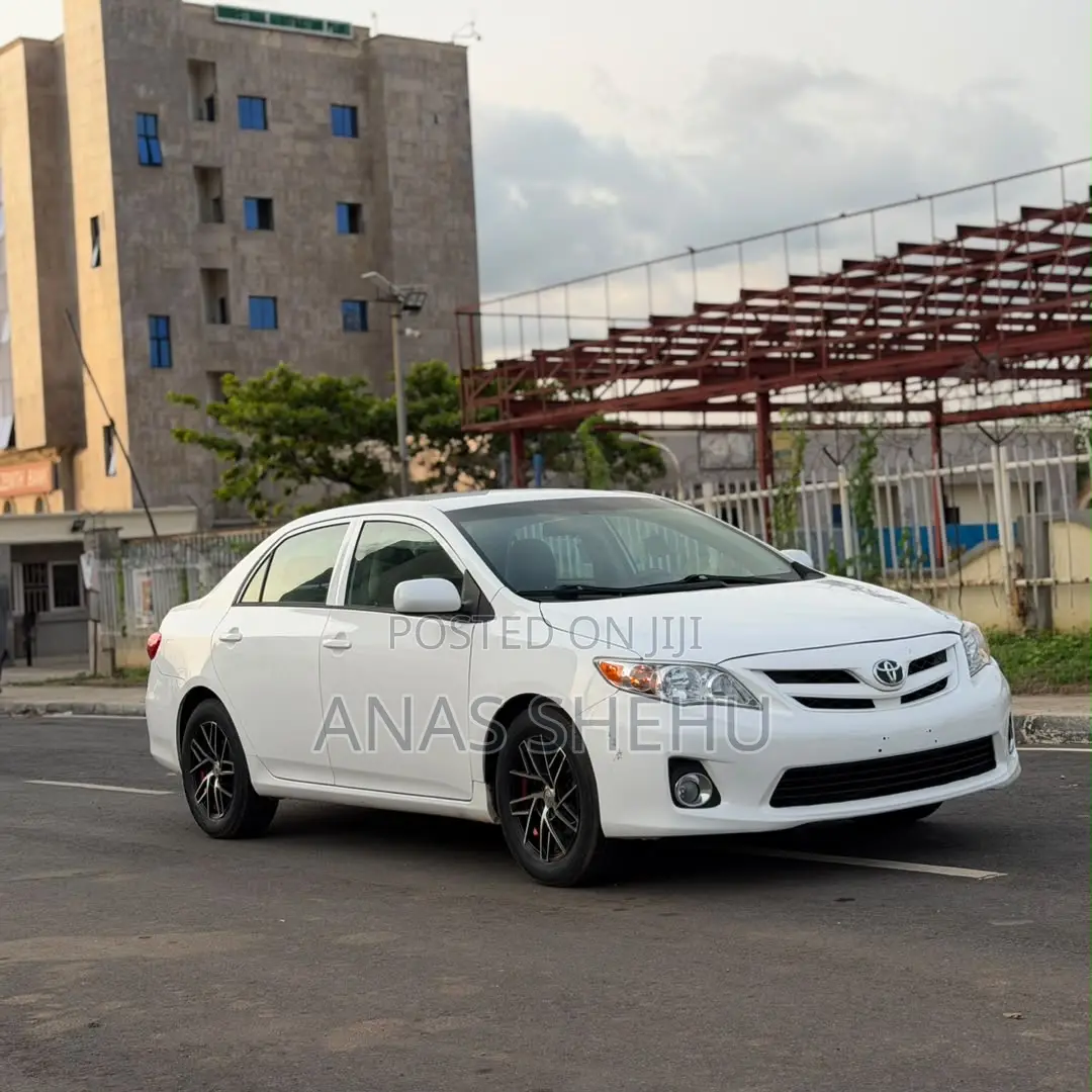 Toyota Corolla LE 4dr Sedan (1.8L 4cyl 4A) 2013 White
