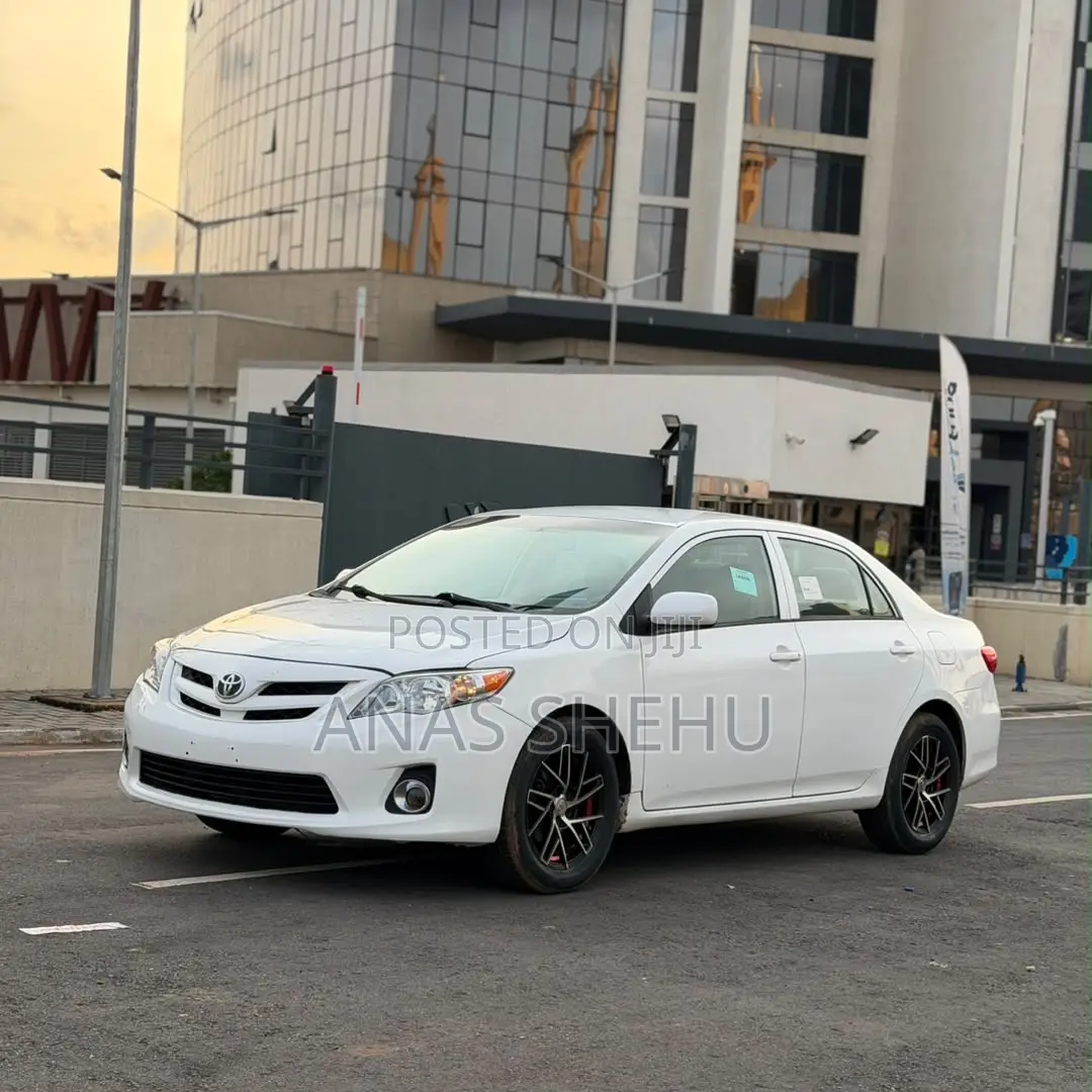 Toyota Corolla LE 4dr Sedan (1.8L 4cyl 4A) 2013 White
