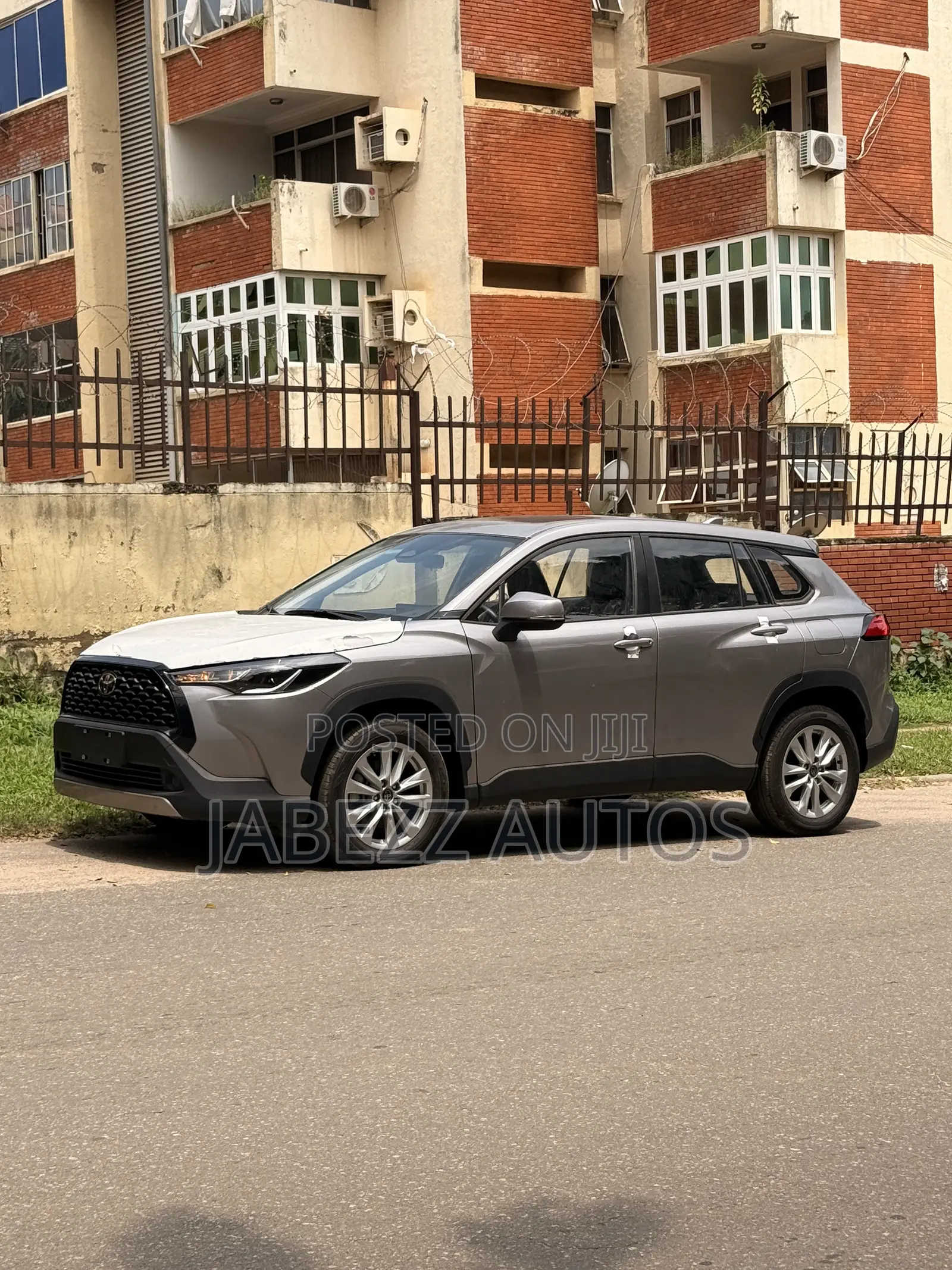 New Toyota Corolla Cross LE 2025 Silver