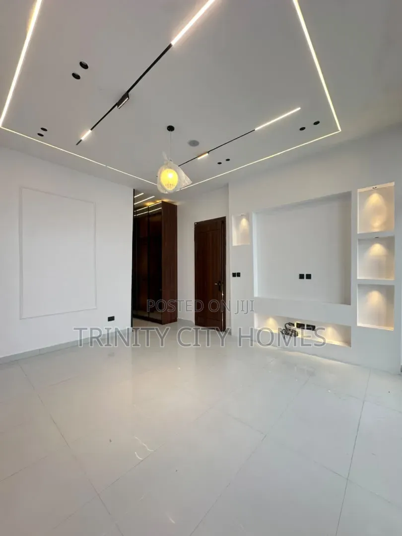 4bdrm Duplex in Ikota for sale