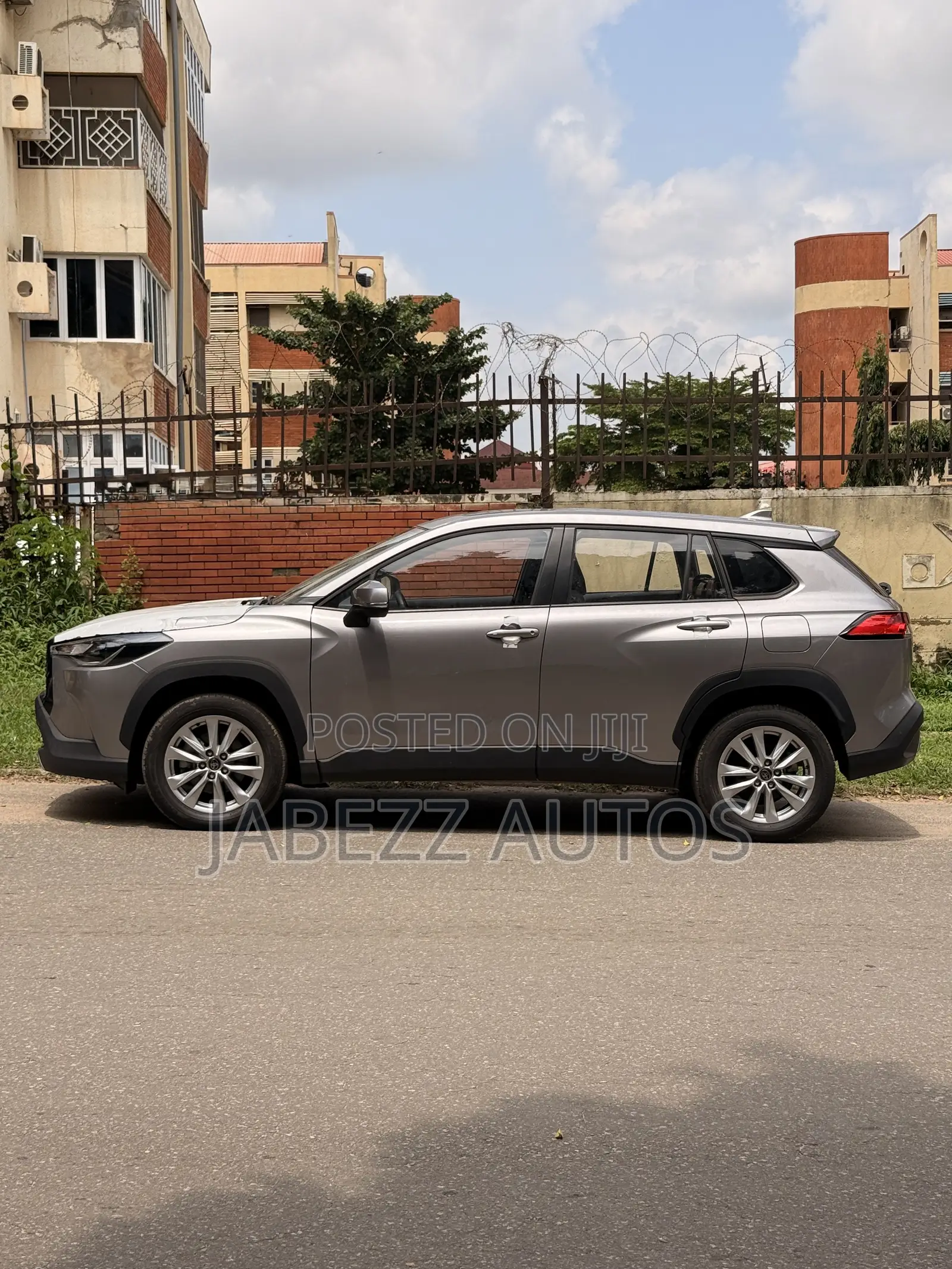 New Toyota Corolla Cross LE 2025 Silver