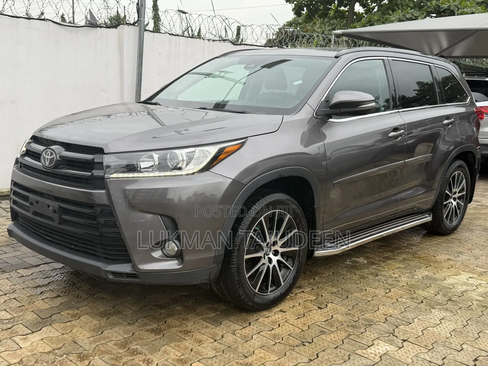 Toyota Highlander SE 4x4 V6 (3.5L 6cyl 8A) 2017 Gray