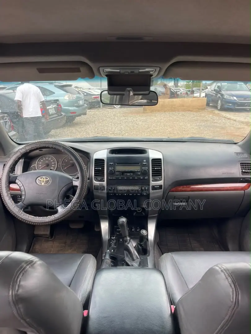 Toyota Land Cruiser Prado 2010 Black
