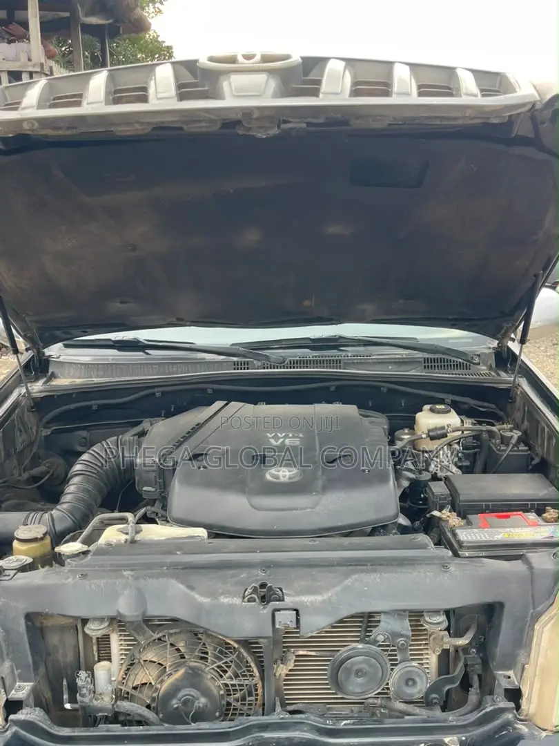Toyota Land Cruiser Prado 2010 Black