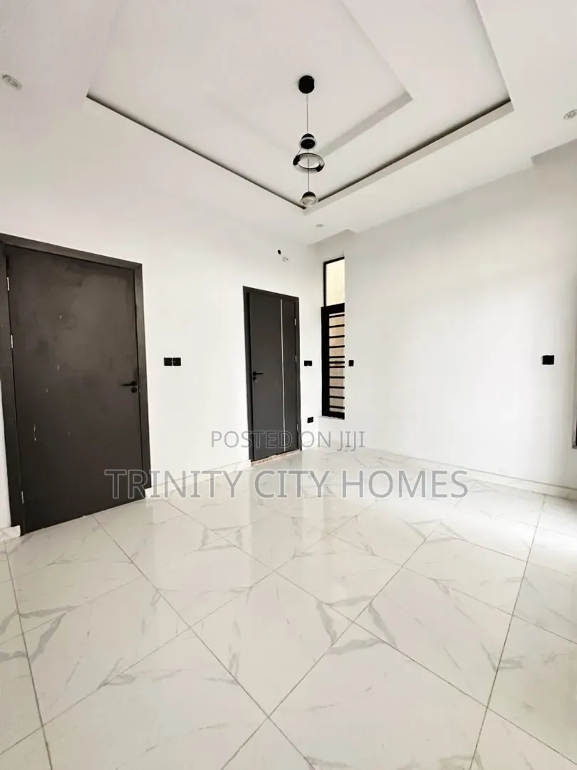 4bdrm Duplex in Ikota for sale