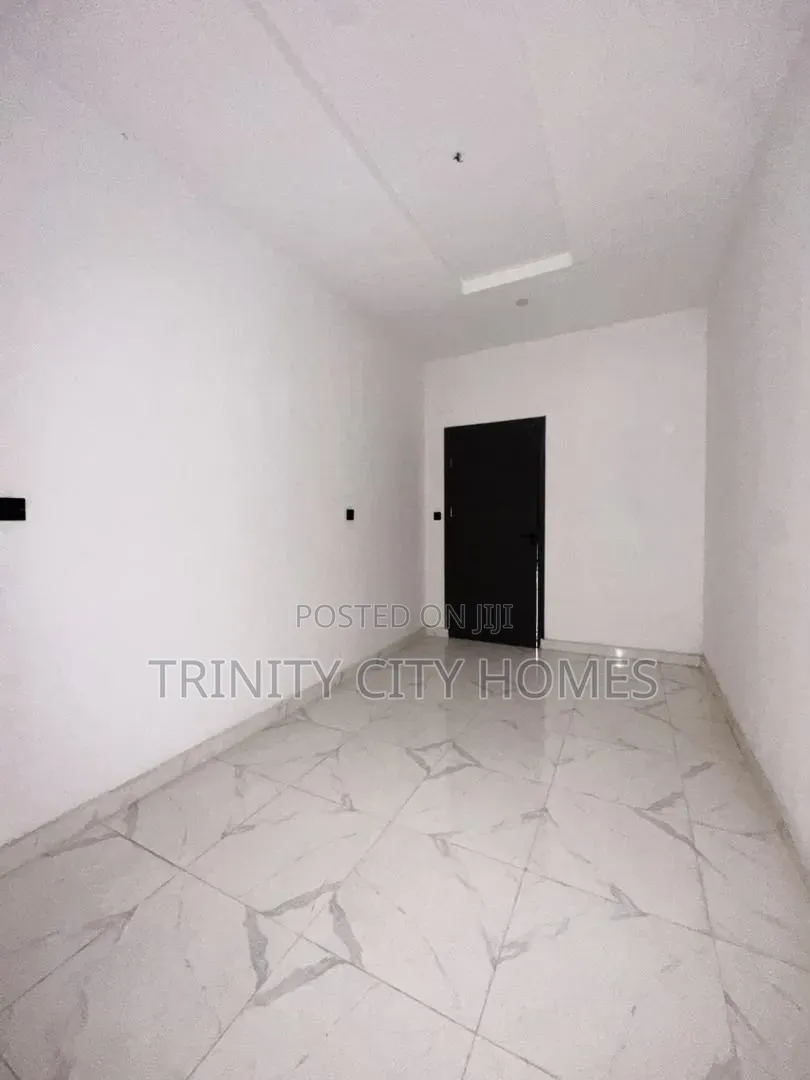 4bdrm Duplex in Ikota for sale