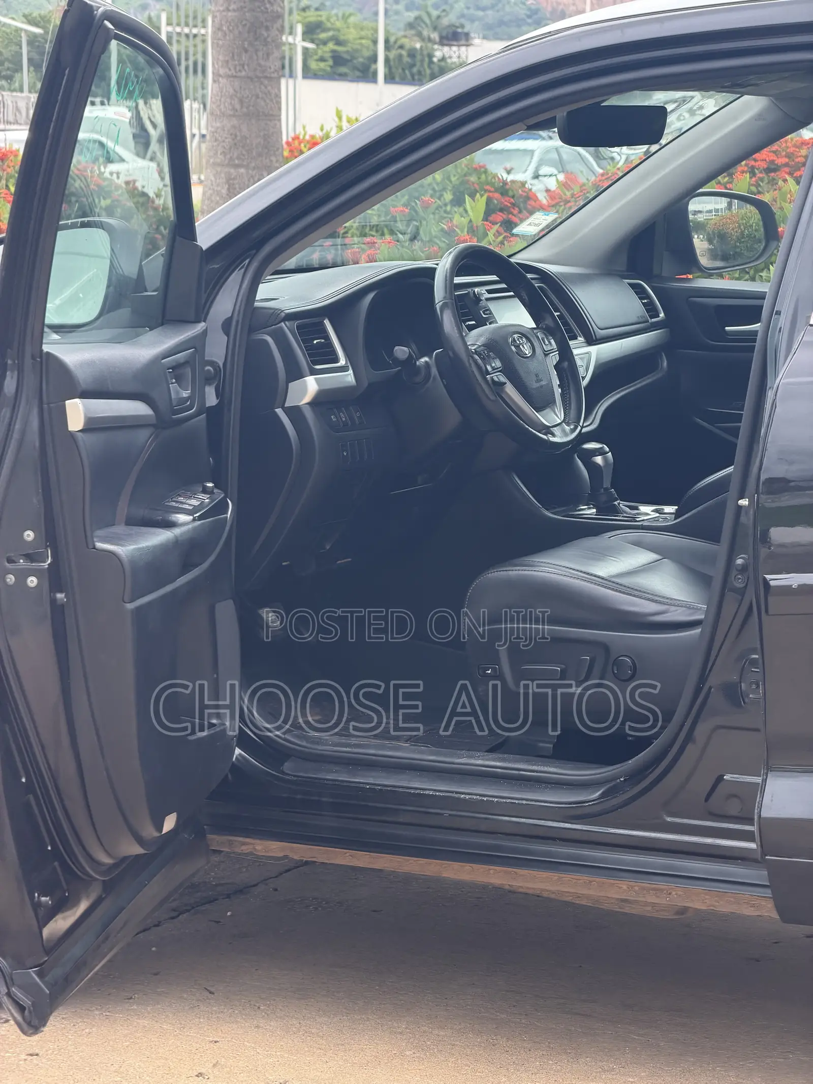 Toyota Highlander XLE 4x4 V6 (3.5L 6cyl 8A) 2018 Black