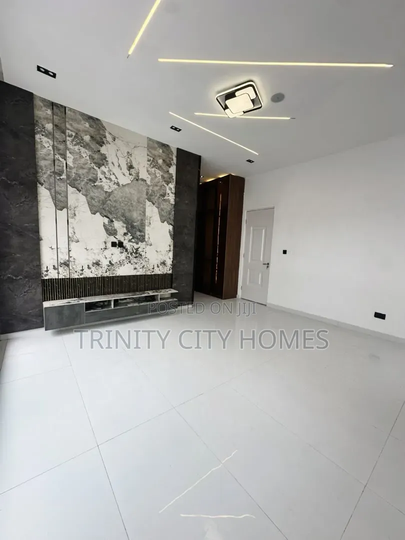 4bdrm Duplex in Ikota for sale