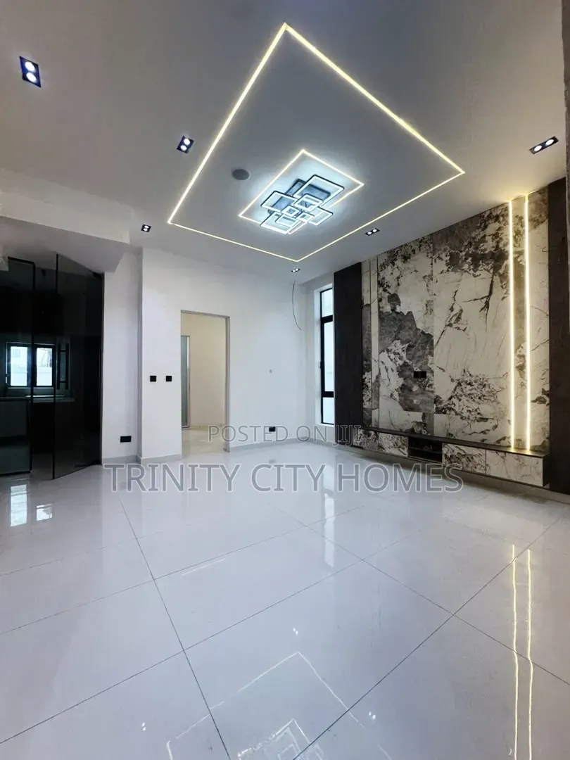 4bdrm Duplex in Ikota for sale