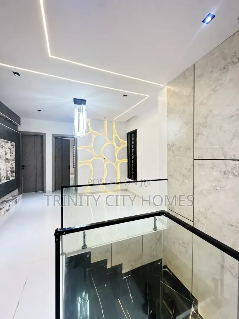 5bdrm Duplex in Ikota for sale